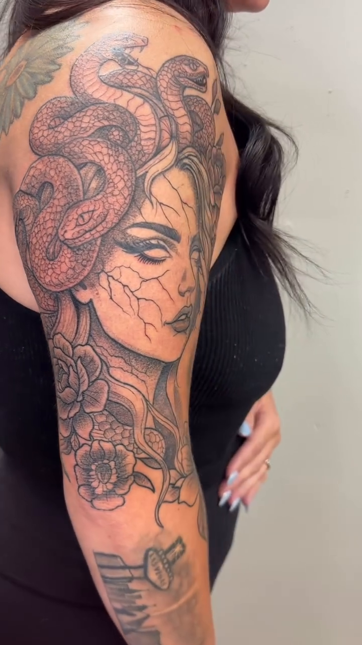 Tattoo by @yo_adriantattoos — black_and_grey, illustrative