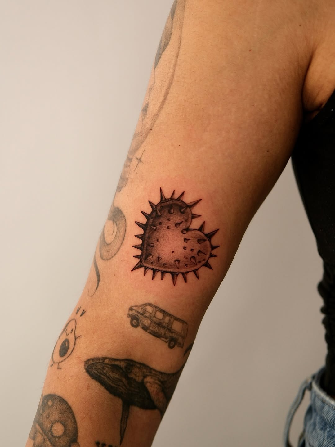 Tattoo by @ninnalopesart — black_and_grey, realism