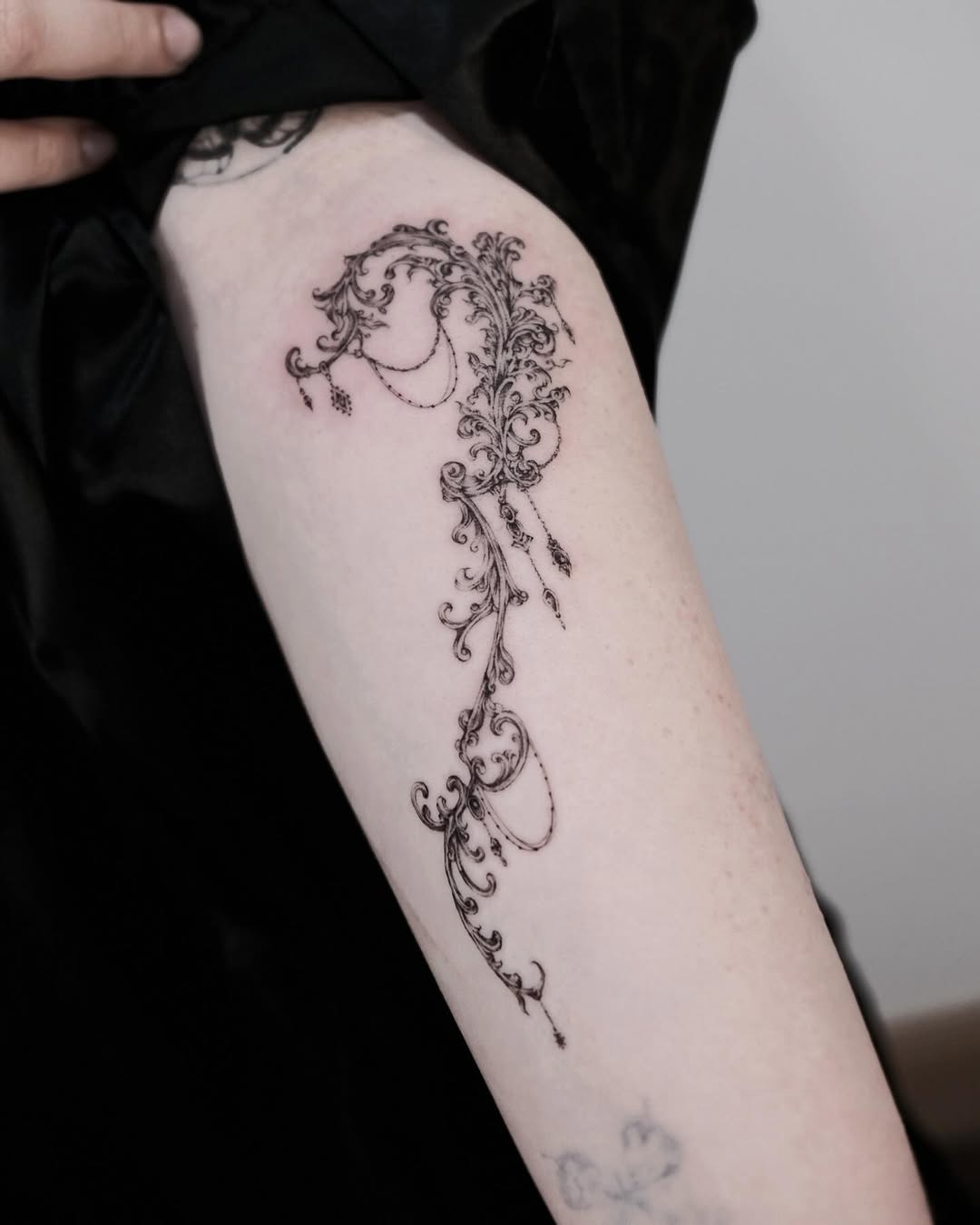 Tattoo by @aebak.tt — fine_line, ornamental