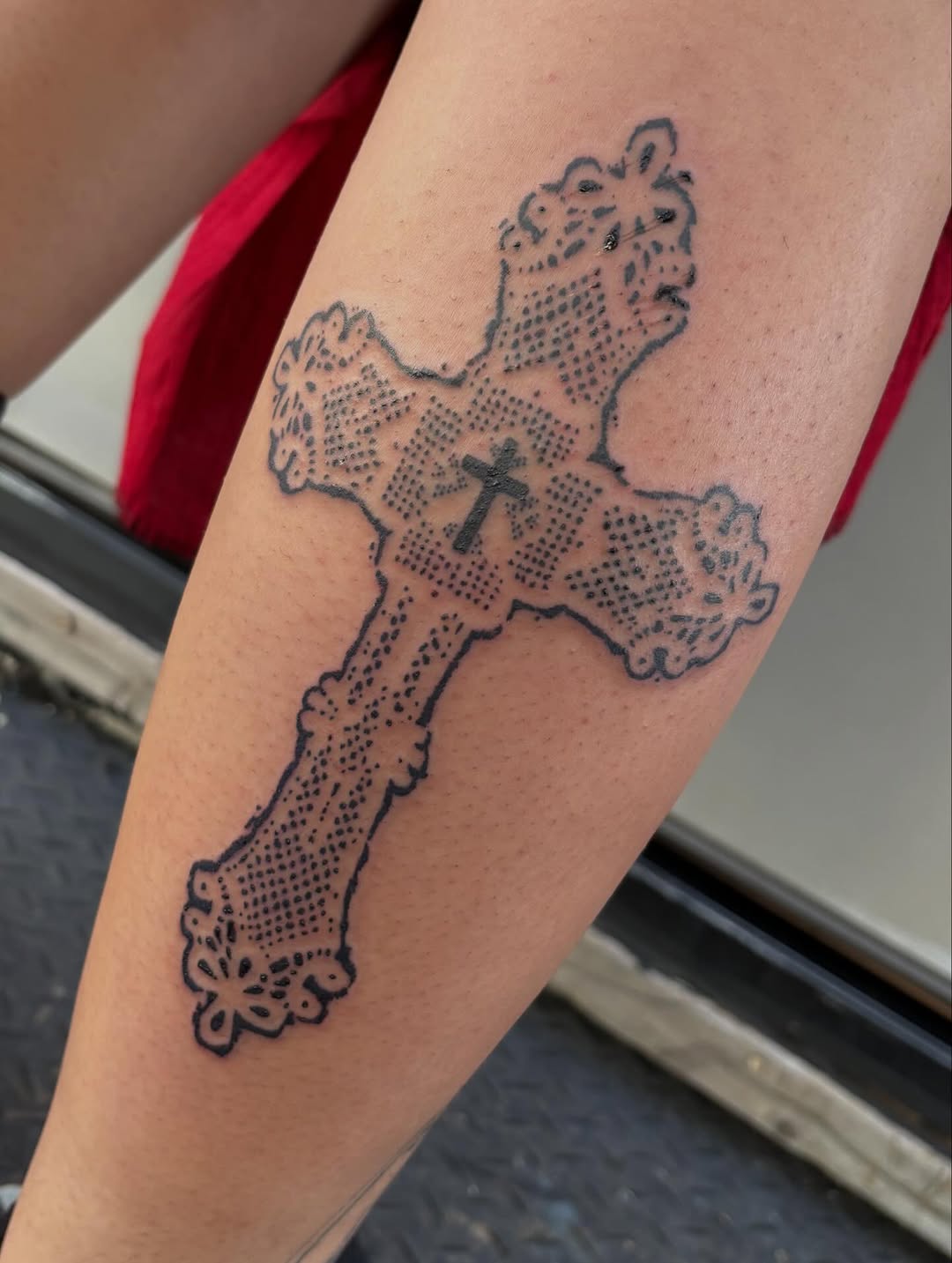 Tattoo by @l00se_needlez โ blackwork, dotwork