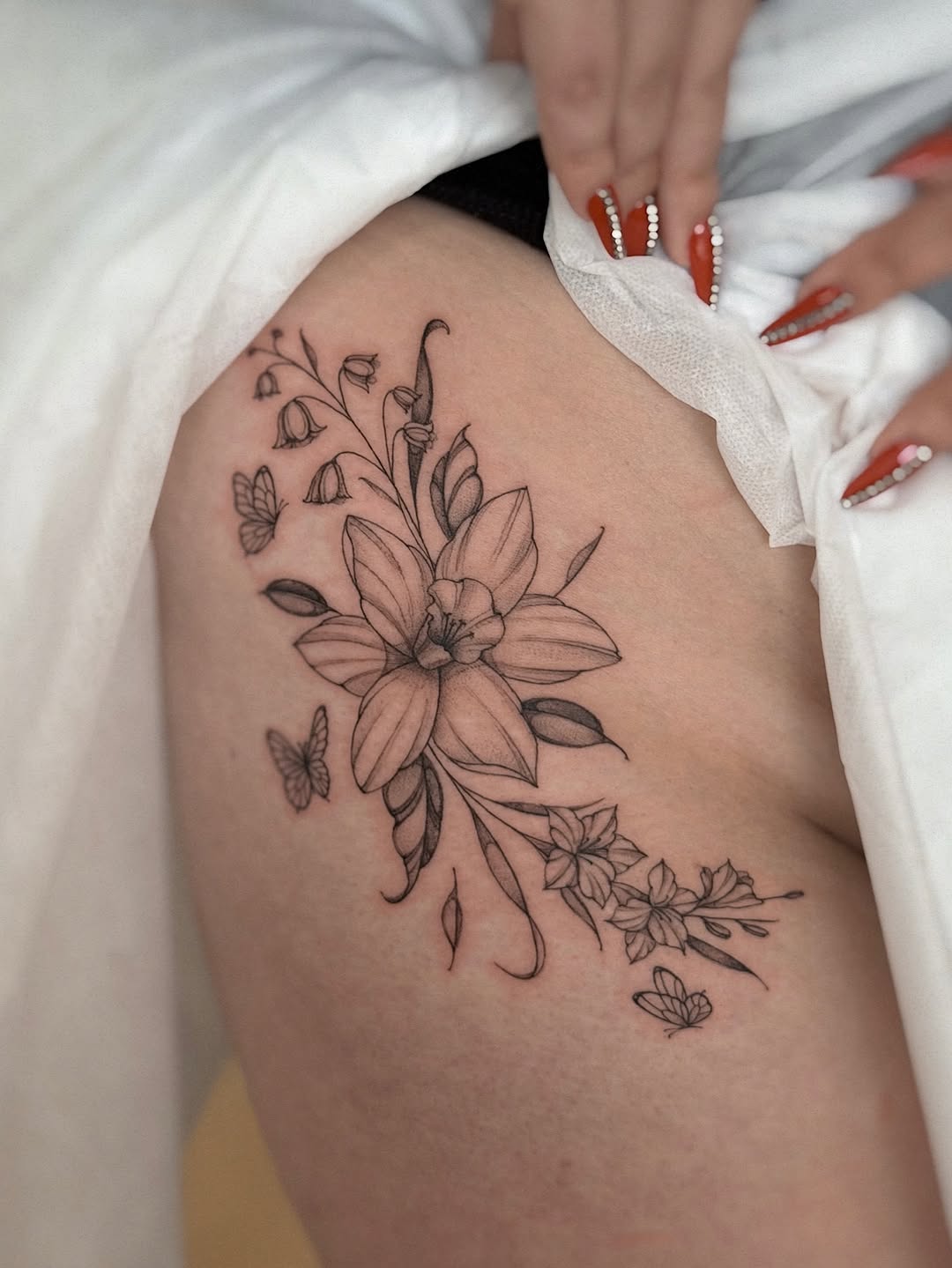Tattoo by @olha.tattoo โ fine_line, black_and_grey