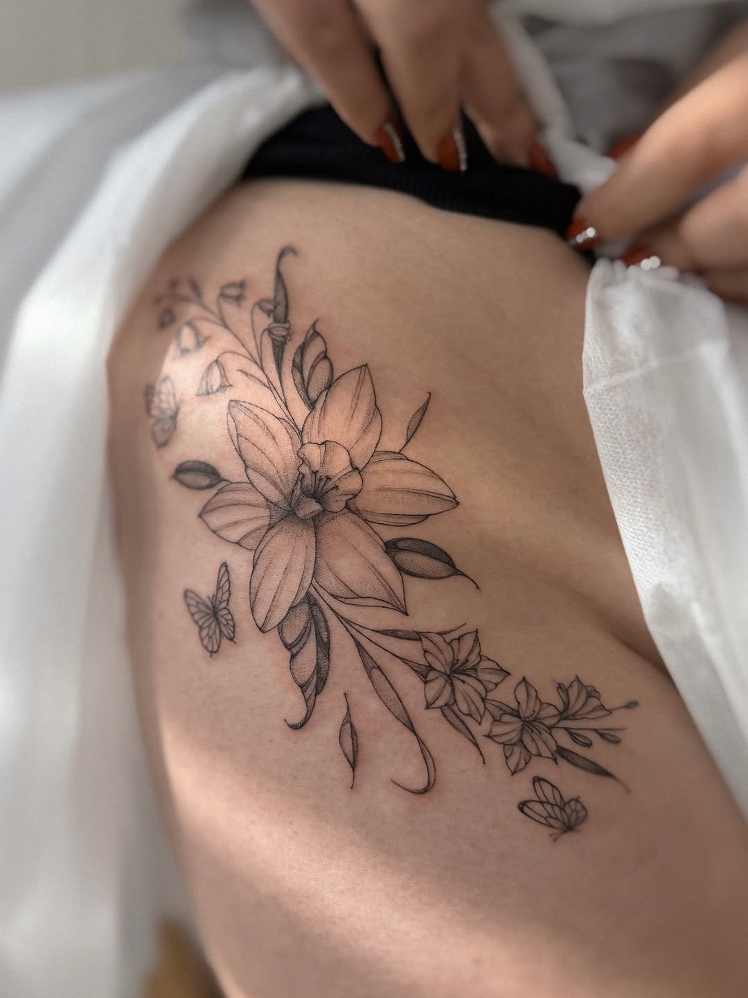 Tattoo by @olha.tattoo โ fine_line, black_and_grey