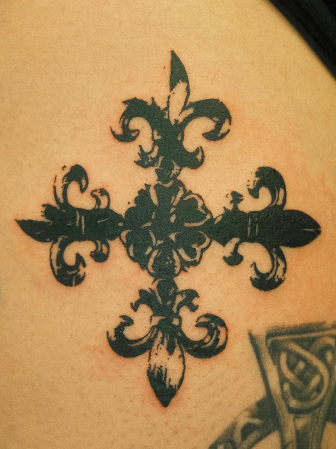 Tattoo by @thienhotattoo — blackwork