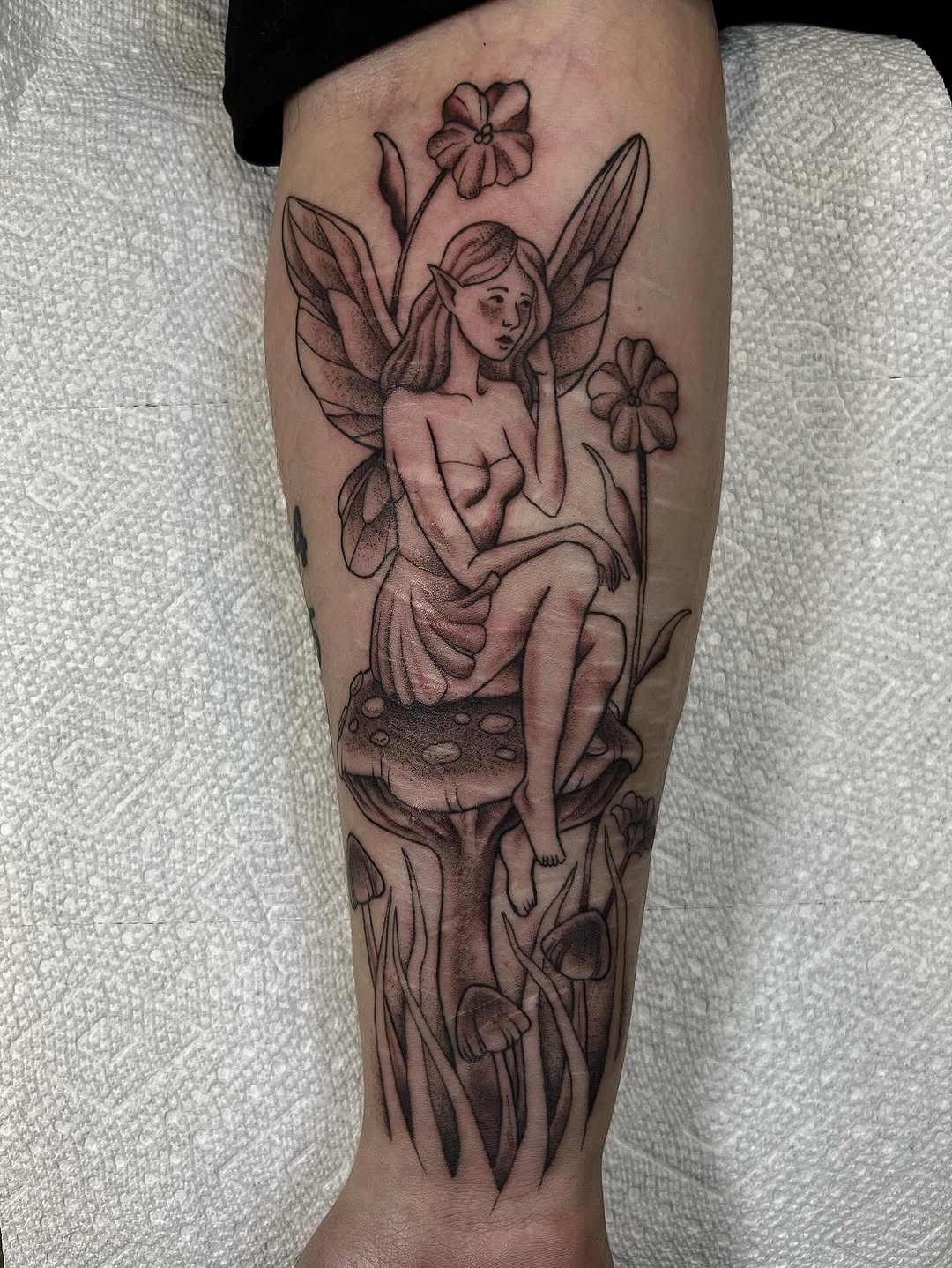 Tattoo by @mewekes β fine_line