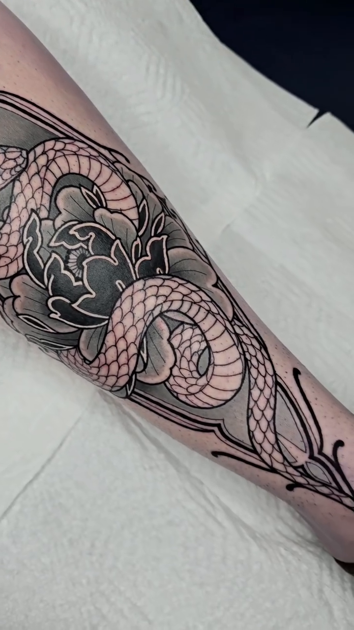 Tattoo by @makluvintattoos — black_and_grey, ornamental