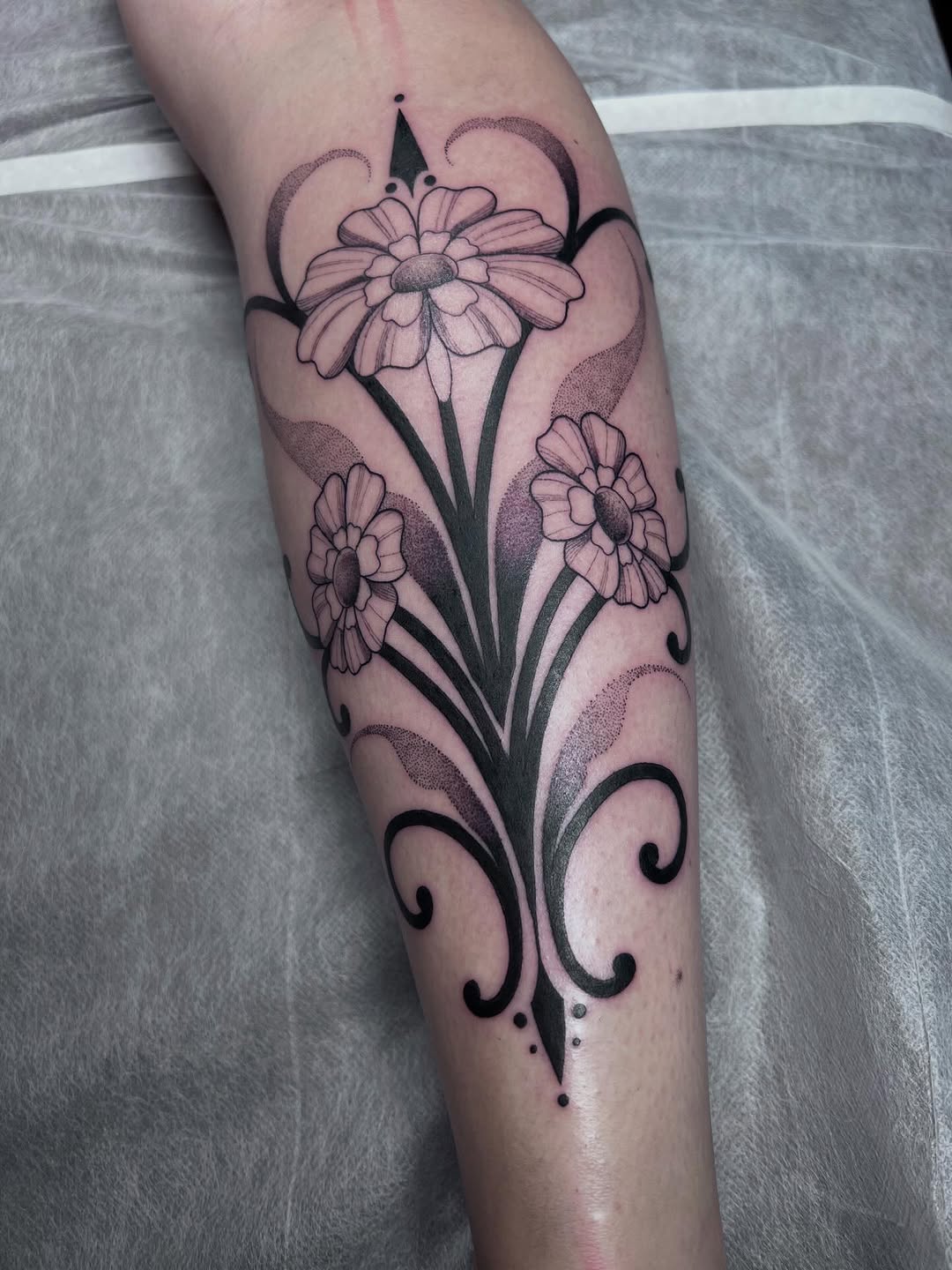 Tattoo by @kay.inkss — illustrative, dotwork