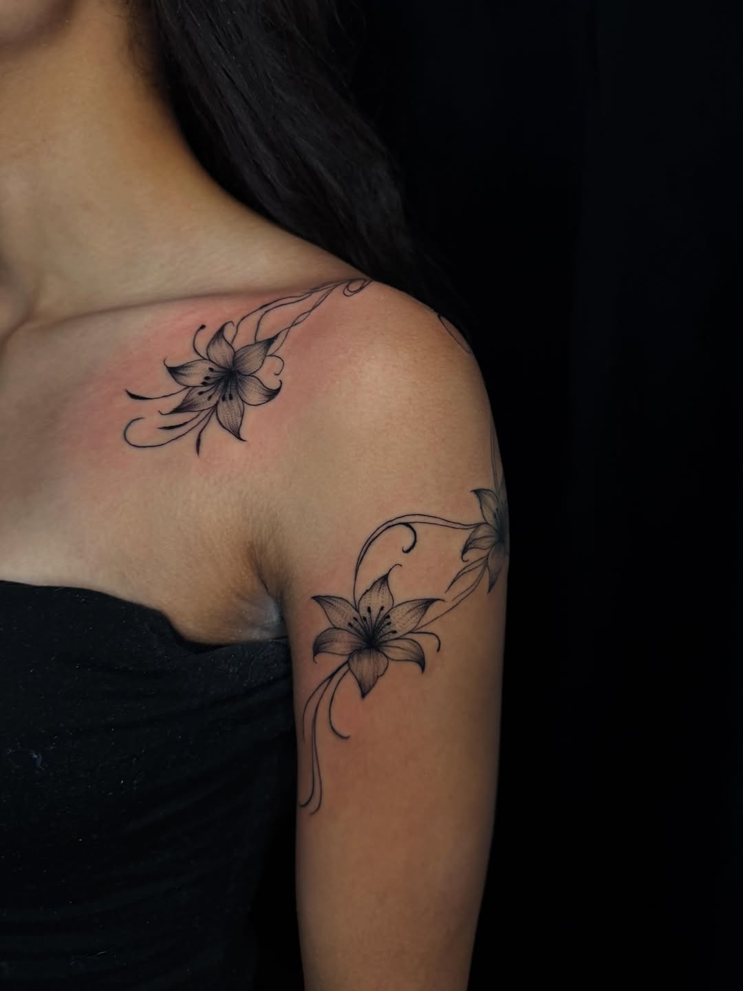 Tattoo by @isa.tats — fine_line, black_and_grey