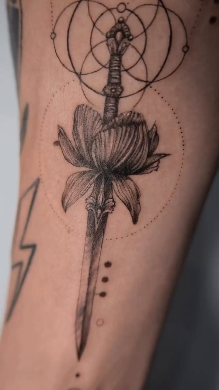 Tattoo by @lilithink โ geometric, black_and_grey