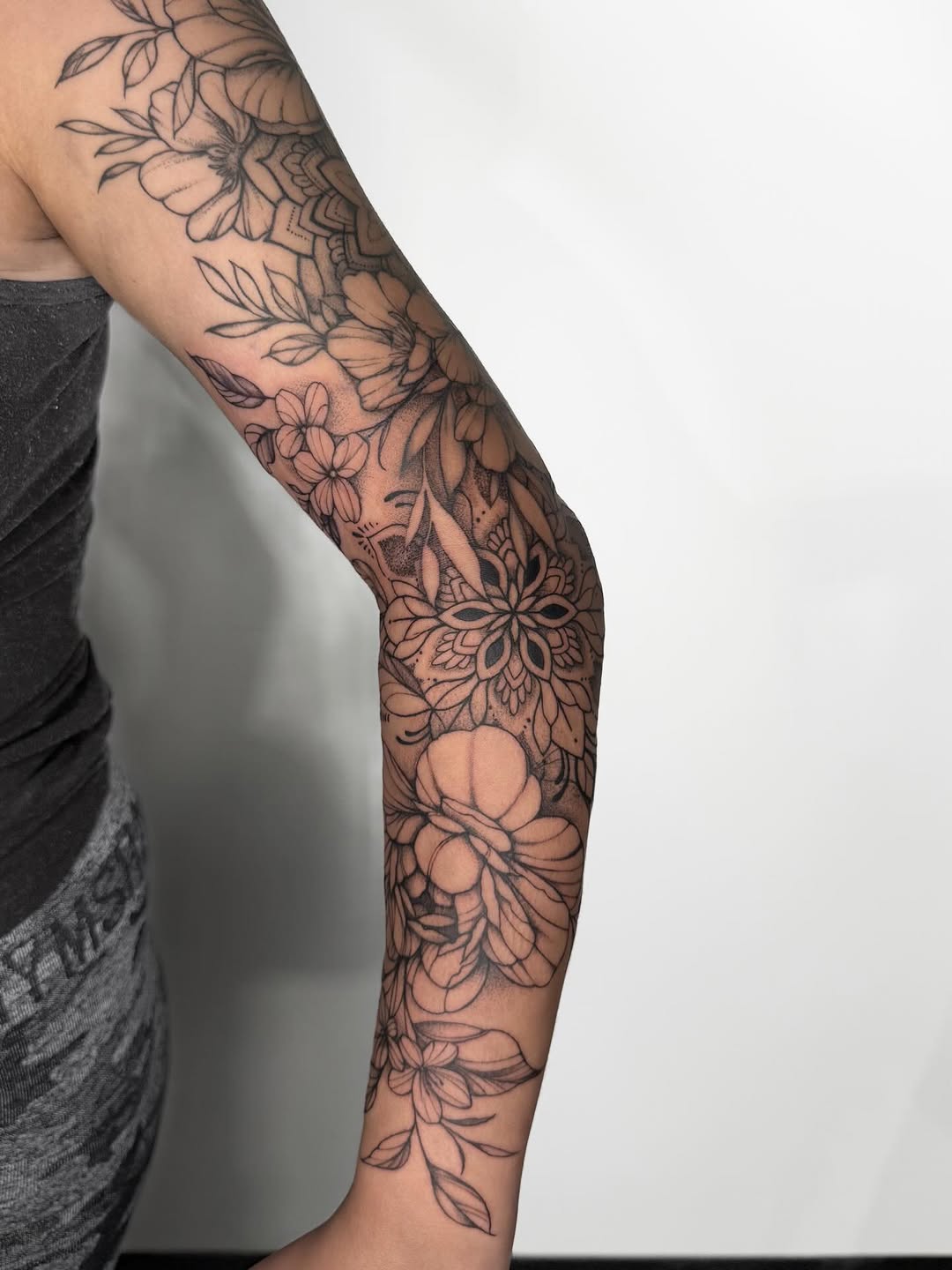 Tattoo by @rainingtattoos — fine_line, dotwork