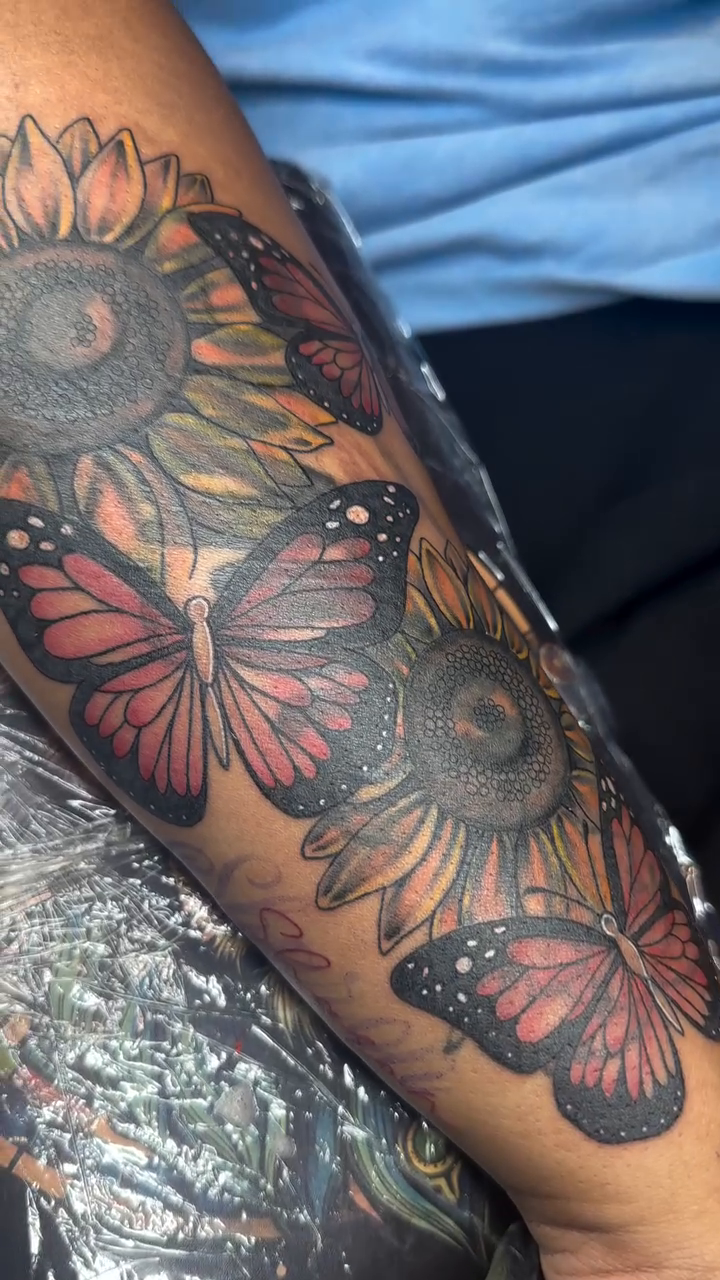 Tattoo by @hwa.ink — illustrative, realism