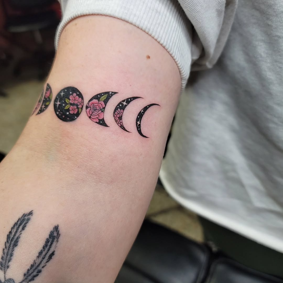 Tattoo by @xxvalhalla_tattoosxx — illustrative, dotwork