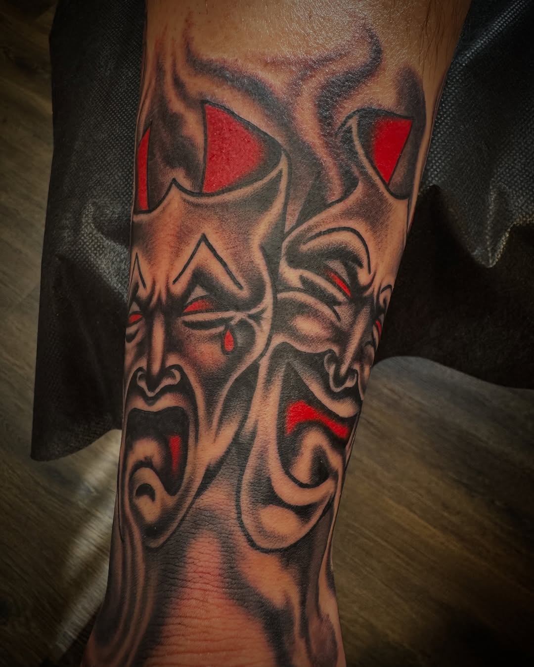 Tattoo by @ro530 — black_and_grey