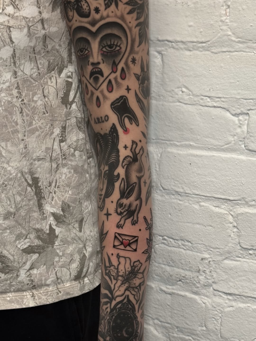 Tattoo by @eb.ink_ โ american_traditional, illustrative