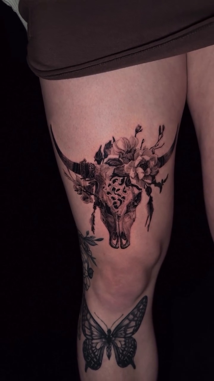 Tattoo by @leo.tattooatl — black_and_grey, illustrative