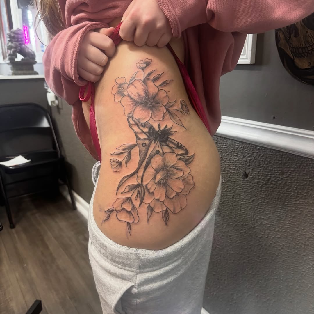 Tattoo by @lexgetinked โ black_and_grey