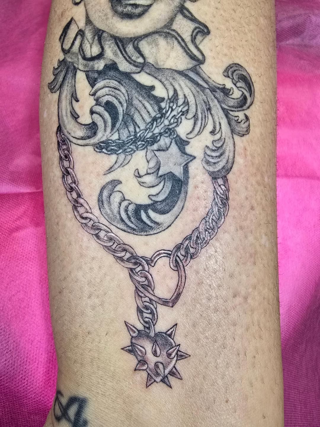 Tattoo by @rachel.tattoos โ black_and_grey, ornamental
