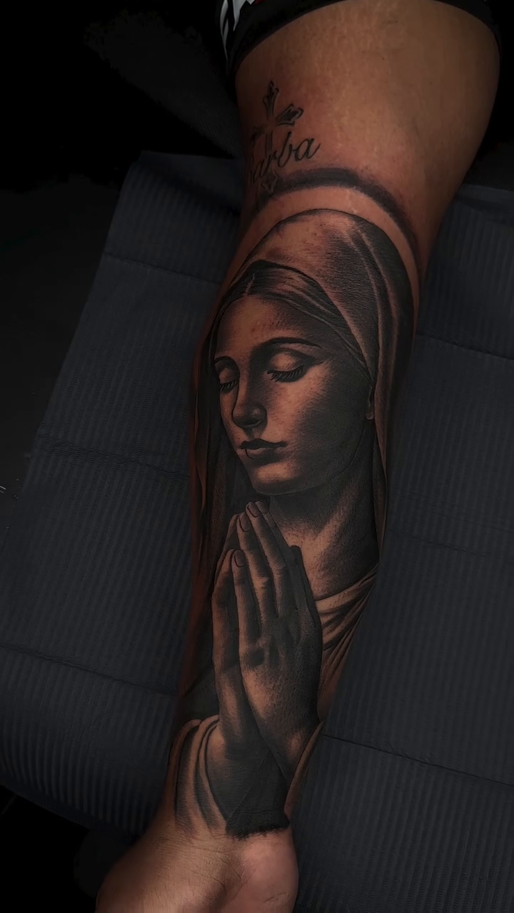 Tattoo by @gallo.inkz — realism, black_and_grey