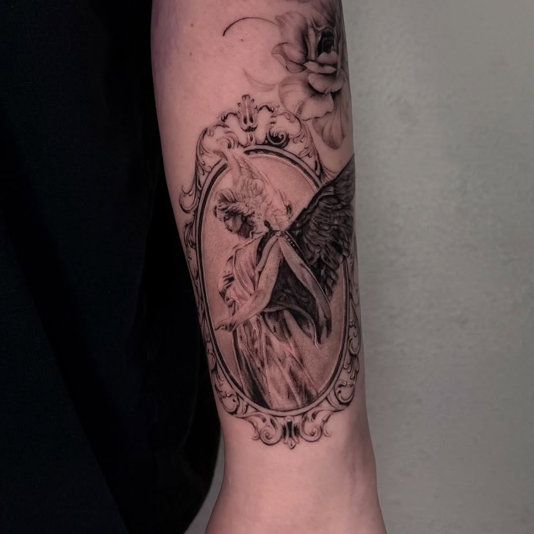 Tattoo by @tatt2dlaluna — realism, black_and_grey