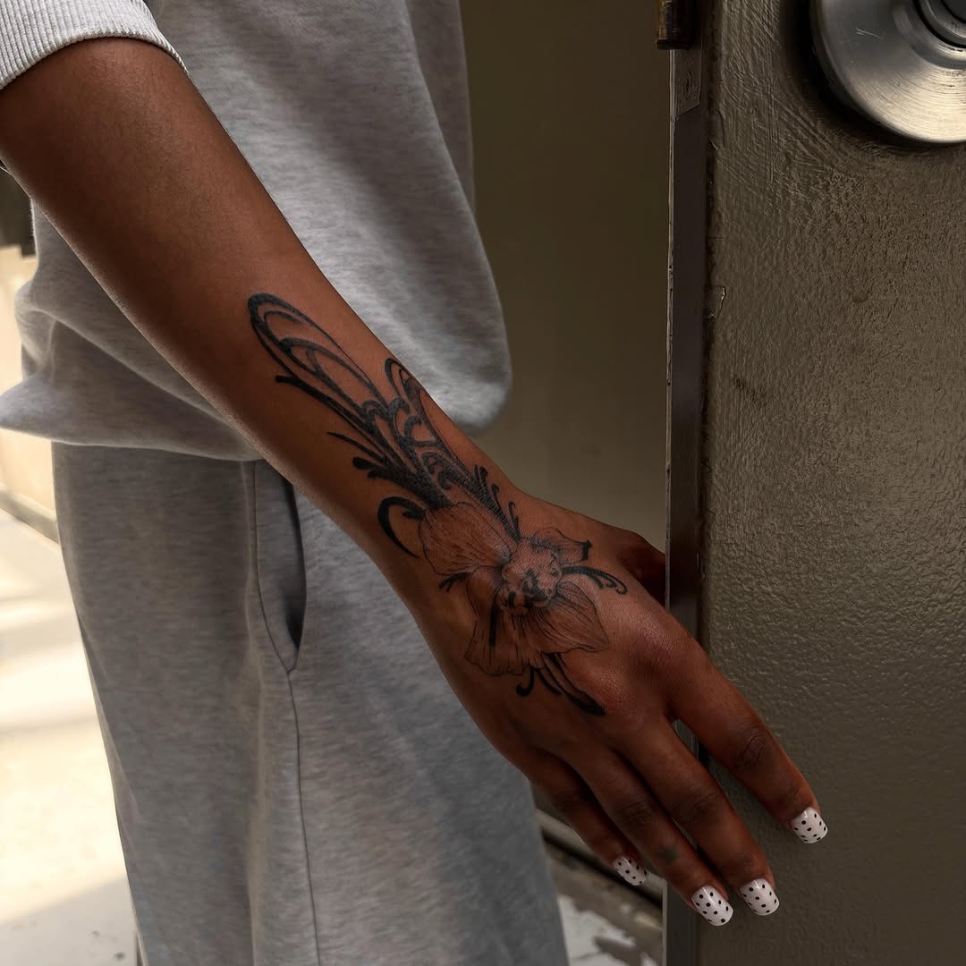 Tattoo by @erinhasagun โ fine_line, black_and_grey