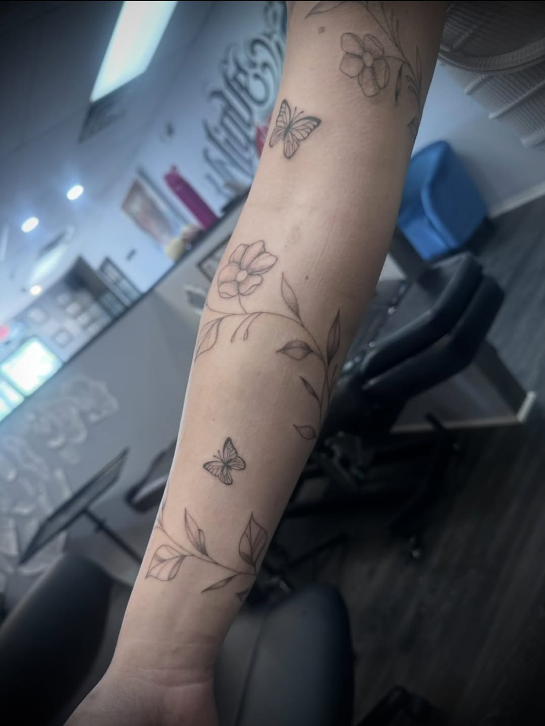 Tattoo by @izabella.tattoos — fine_line, minimalist