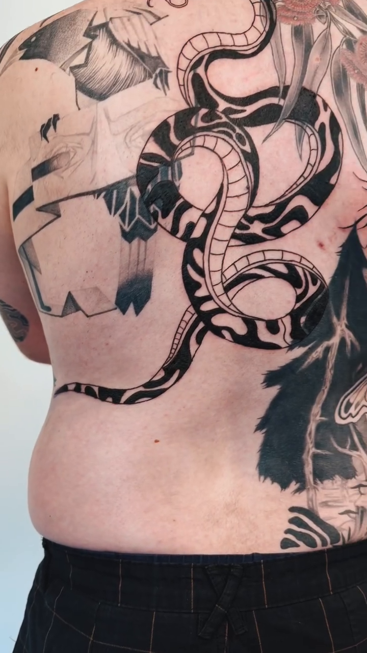 Tattoo by @billiestclairtattoos β blackwork