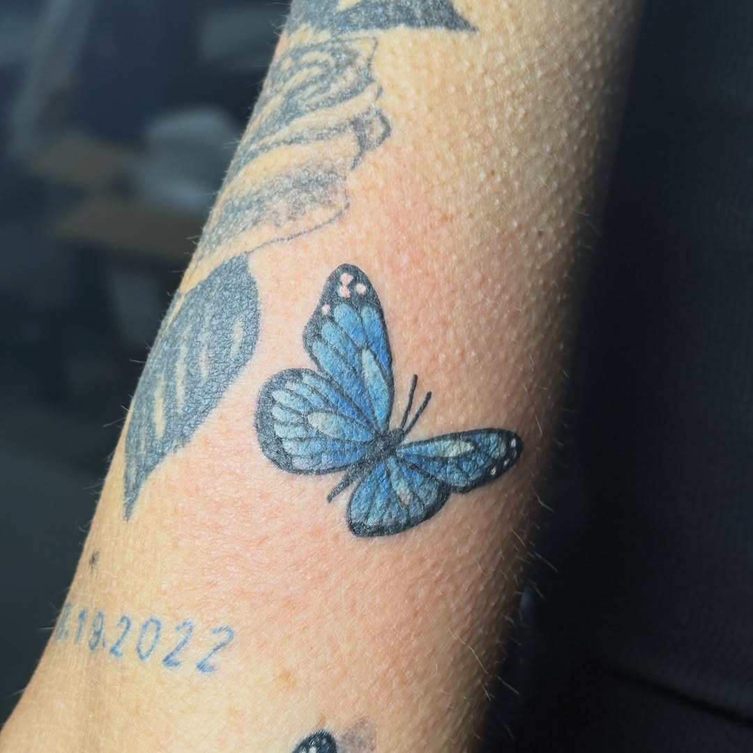 Tattoo by @hhaylayy — fine_line, realism
