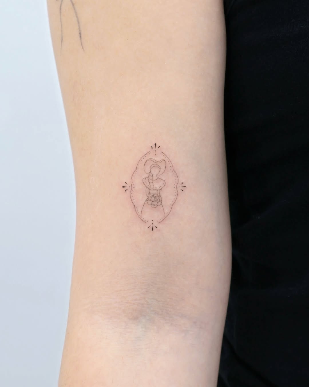 Tattoo by @tattooist_mora — fine_line, minimalist