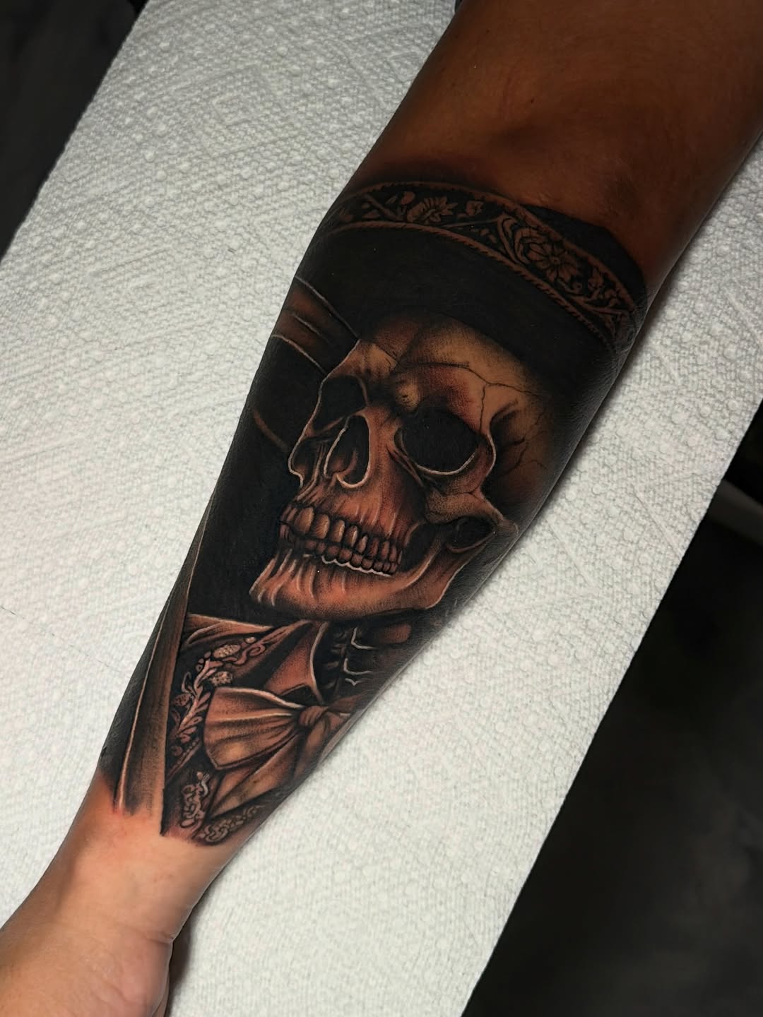 Tattoo by @moni.ca_tattoos โ realism, black_and_grey