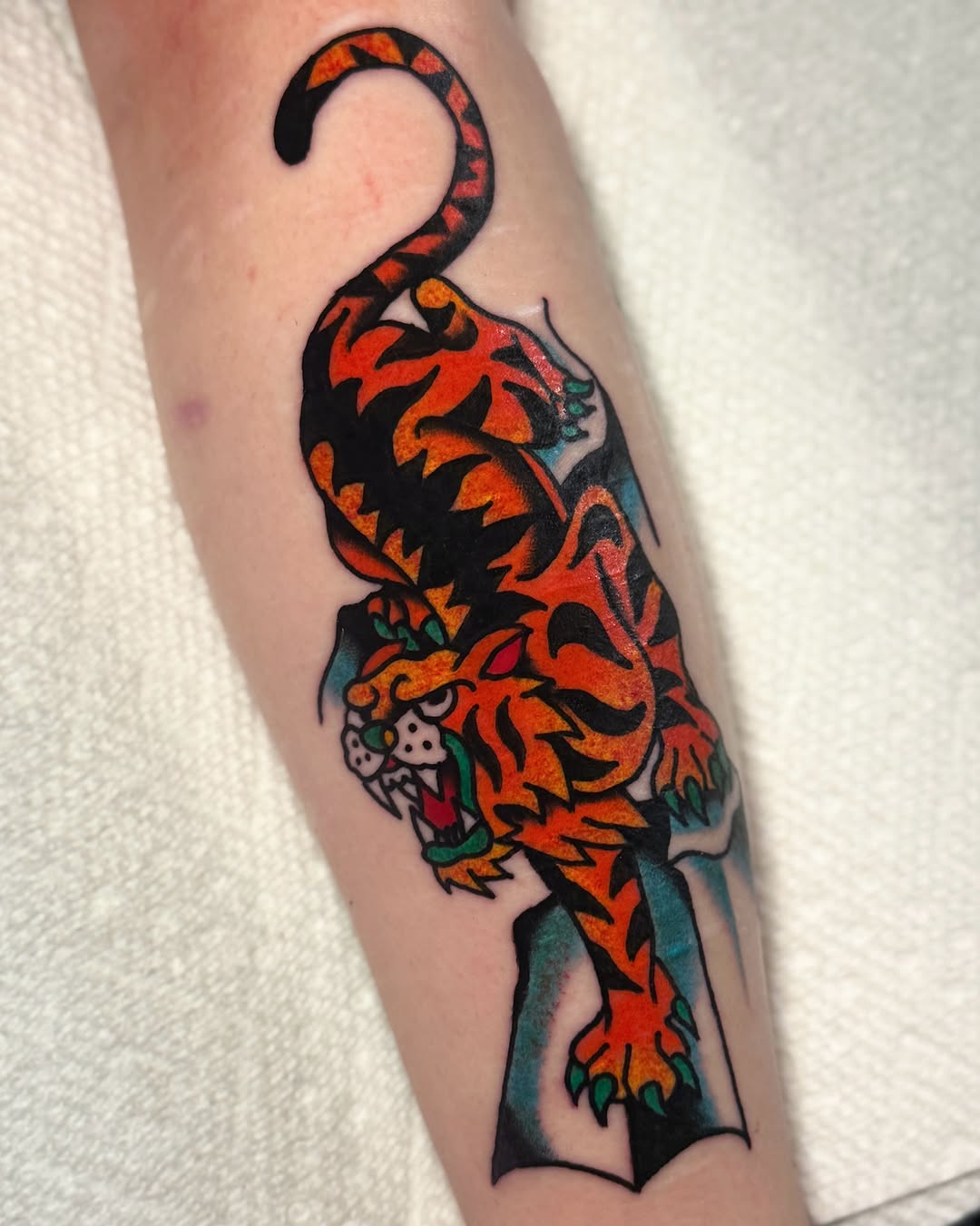 Tattoo by @sinistersparkleink โ american_traditional, new_school