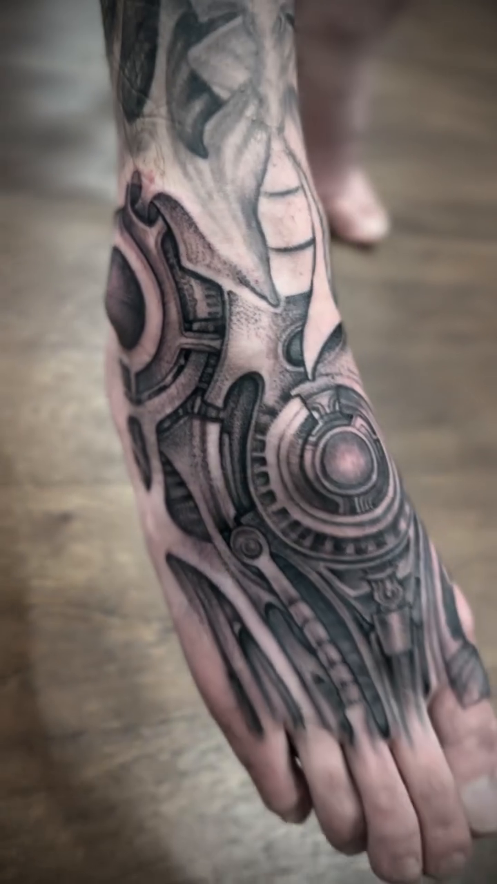 Tattoo by @lydiabruno13 — black_and_grey, realism