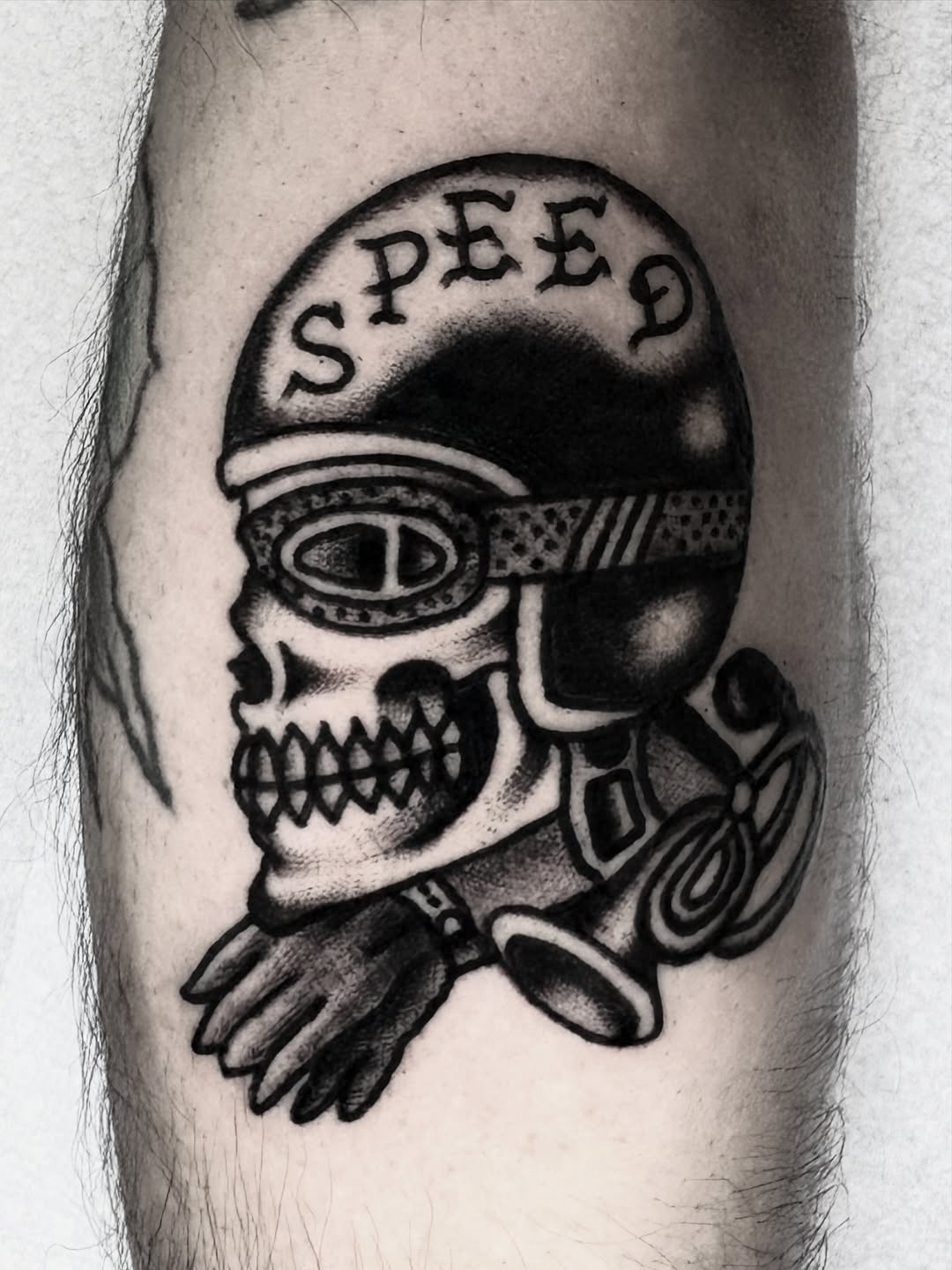 Tattoo by @chavolui_tattoos — american_traditional, illustrative