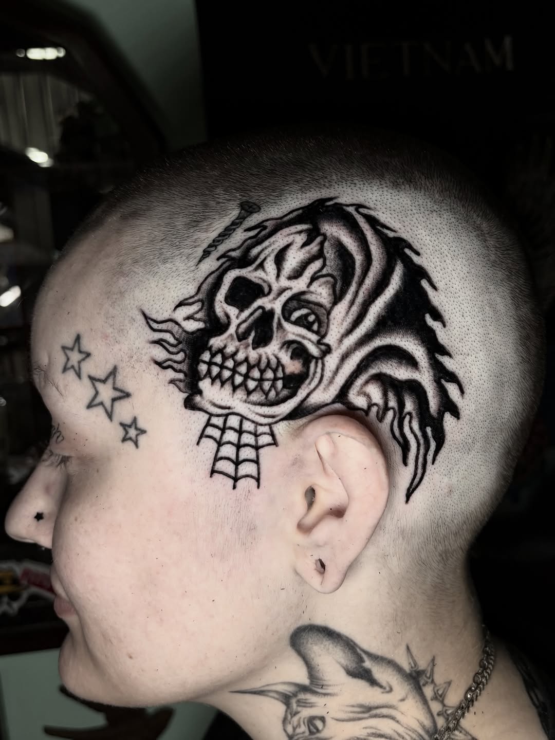 Tattoo by @chavolui_tattoos — blackwork, illustrative