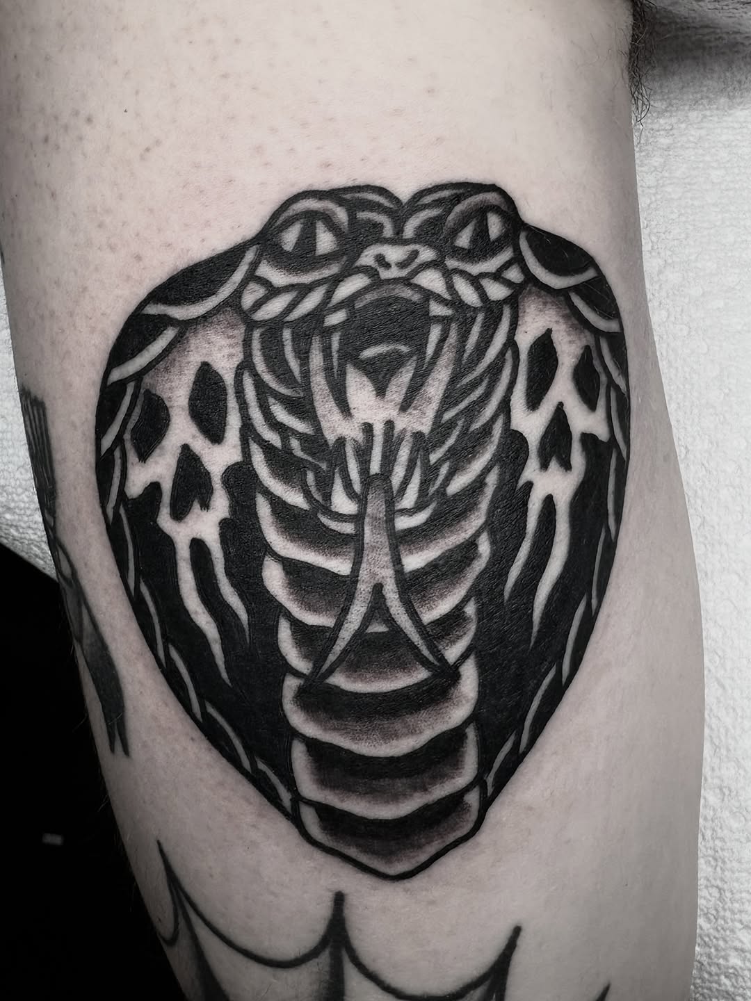 Tattoo by @chavolui_tattoos — american_traditional, black_and_grey