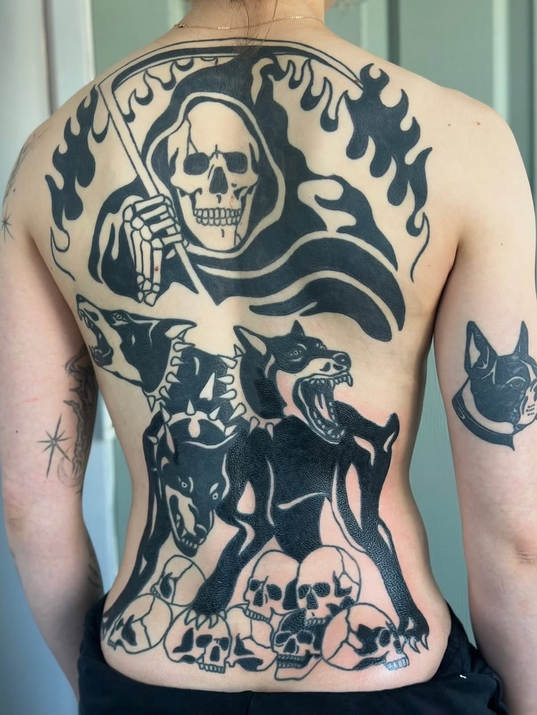 Tattoo by @hanaroshinko โ blackwork