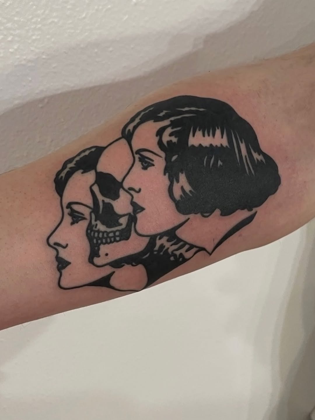 Tattoo by @hanaroshinko โ blackwork