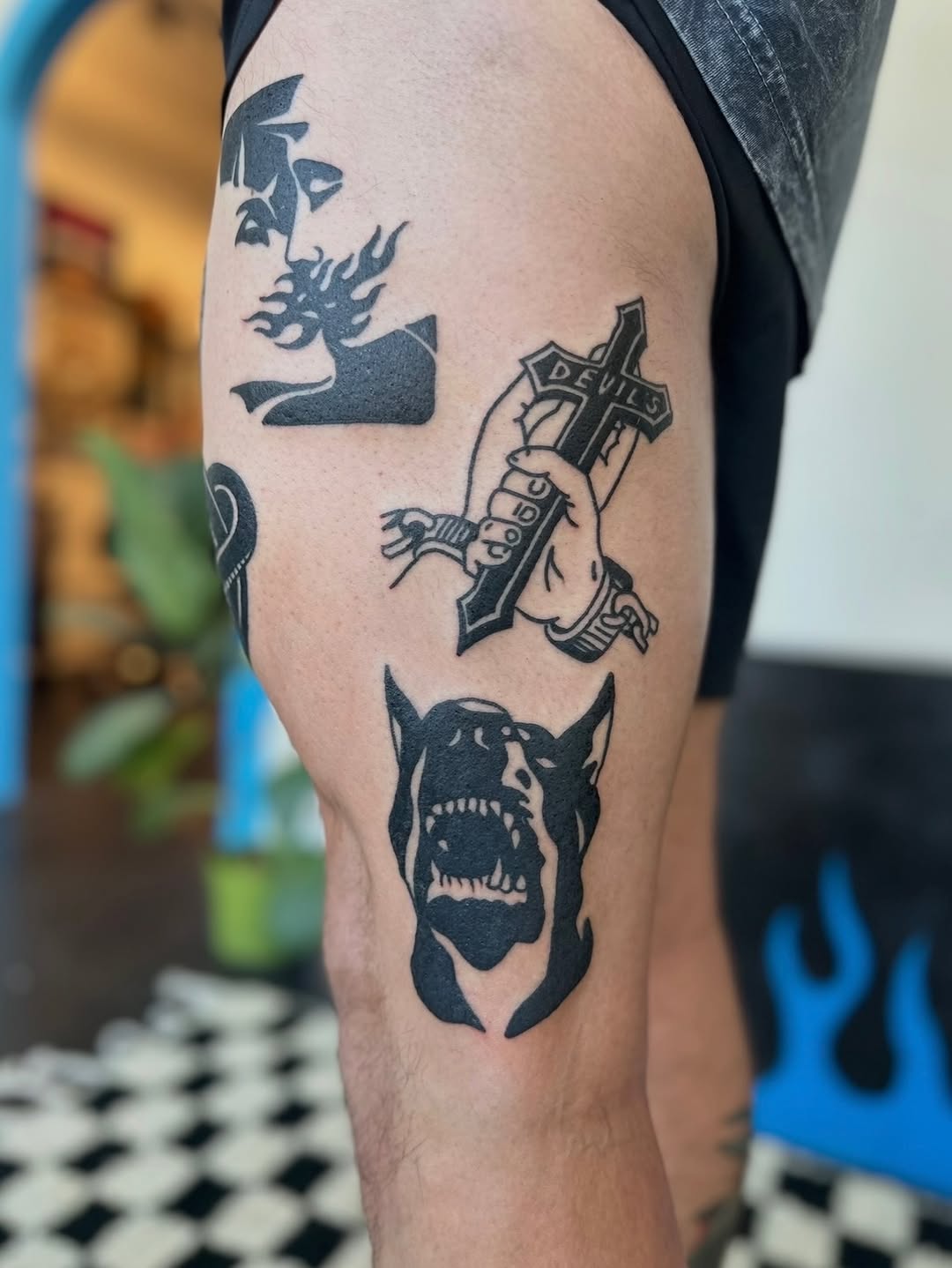 Tattoo by @hanaroshinko โ blackwork