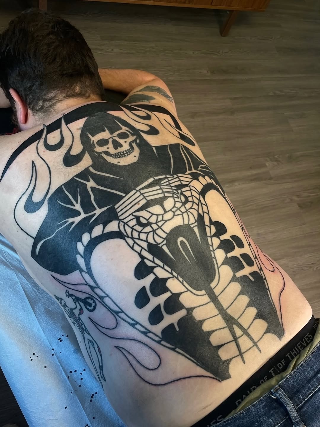 Tattoo by @hanaroshinko โ blackwork