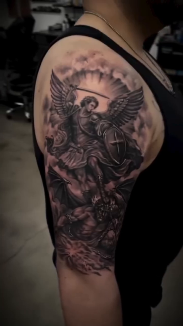 Tattoo by @la_nance_ink — black_and_grey, realism