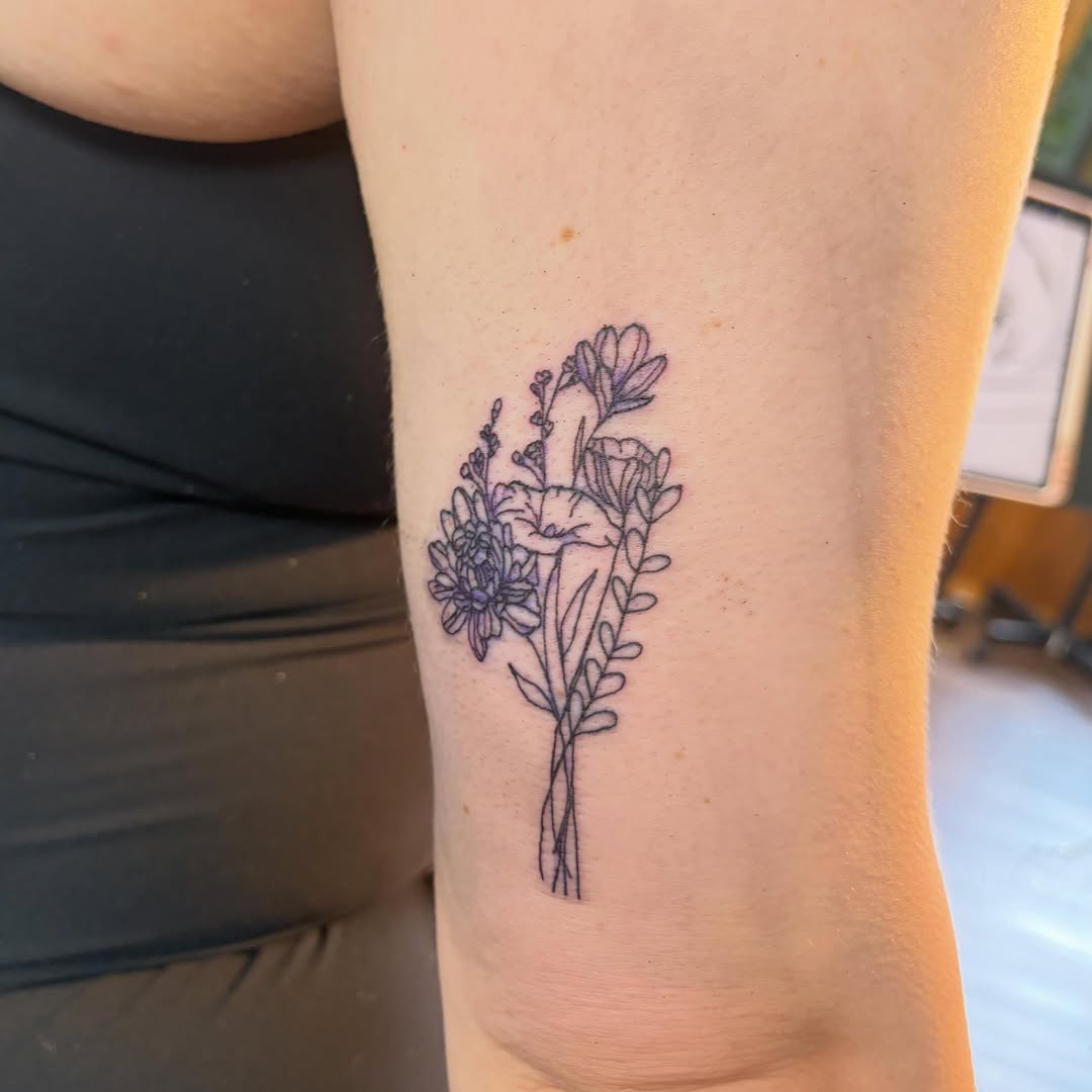 Tattoo by @inkbymichiii — fine_line