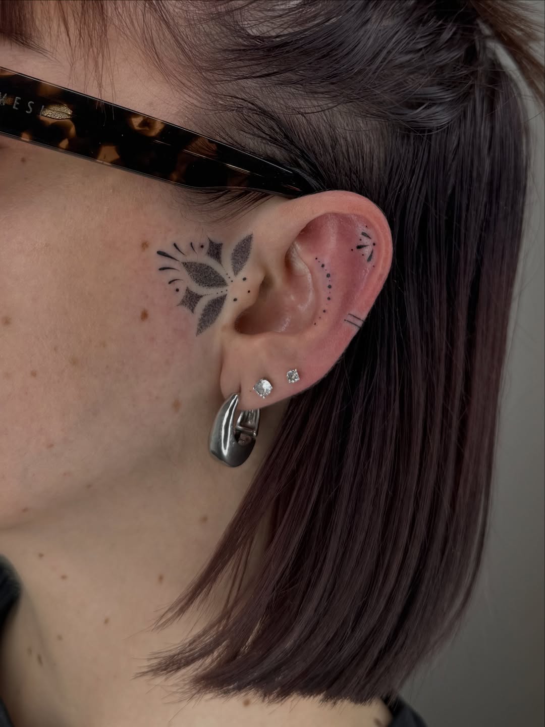 Tattoo by @ermetica_tattoo — dotwork, fine_line