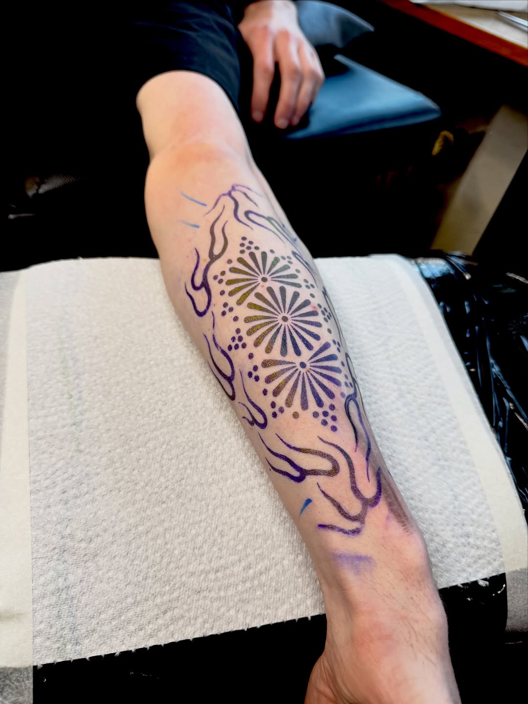 Tattoo by @vagamundo.tat2 — geometric, dotwork
