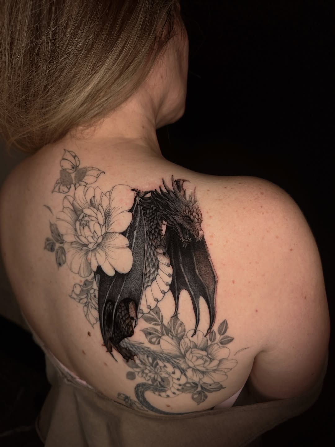 Tattoo by @ninnalopesart — realism, black_and_grey