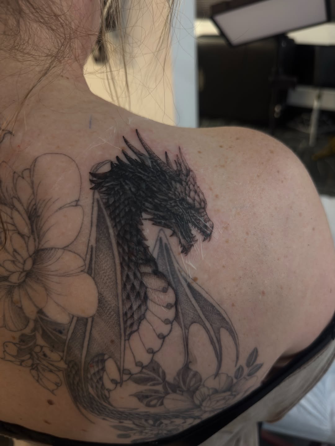 Tattoo by @ninnalopesart — black_and_grey, realism