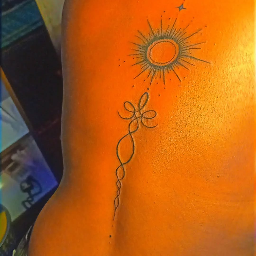 Tattoo by @mwangazatattoosandpiercings โ fine_line, minimalist