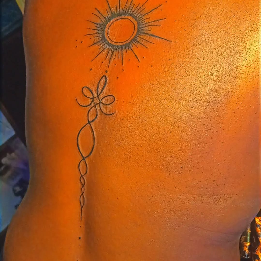 Tattoo by @mwangazatattoosandpiercings โ fine_line, minimalist