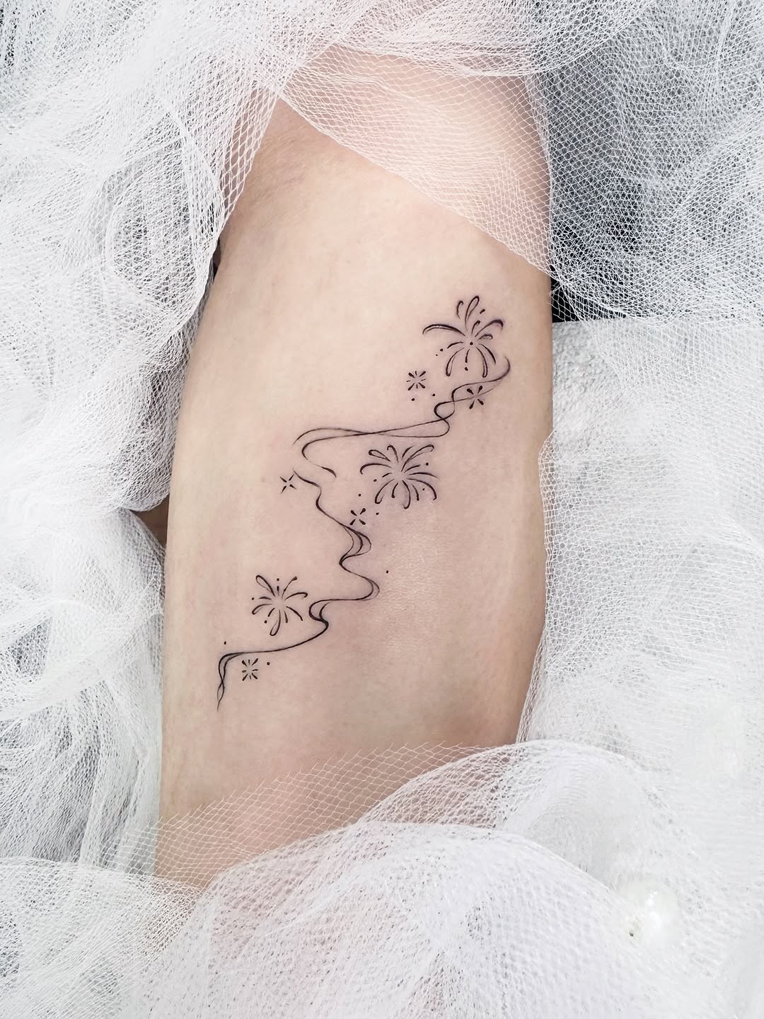Tattoo by @yumee.ink — fine_line, minimalist