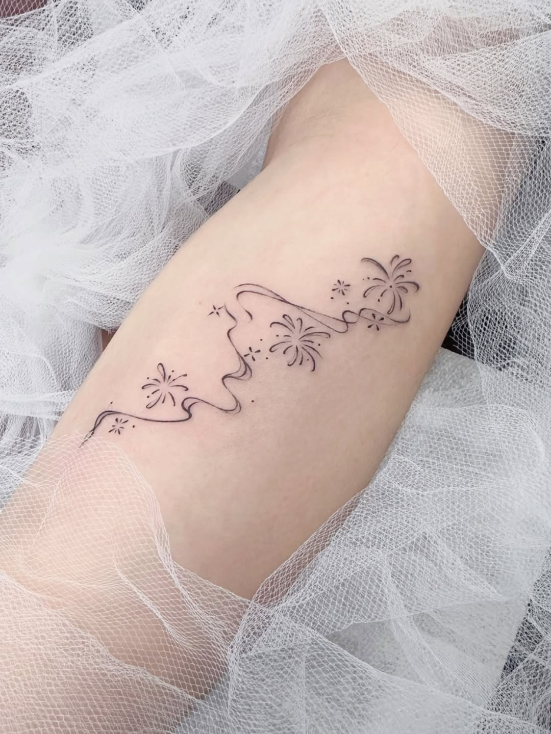 Tattoo by @yumee.ink — fine_line, minimalist