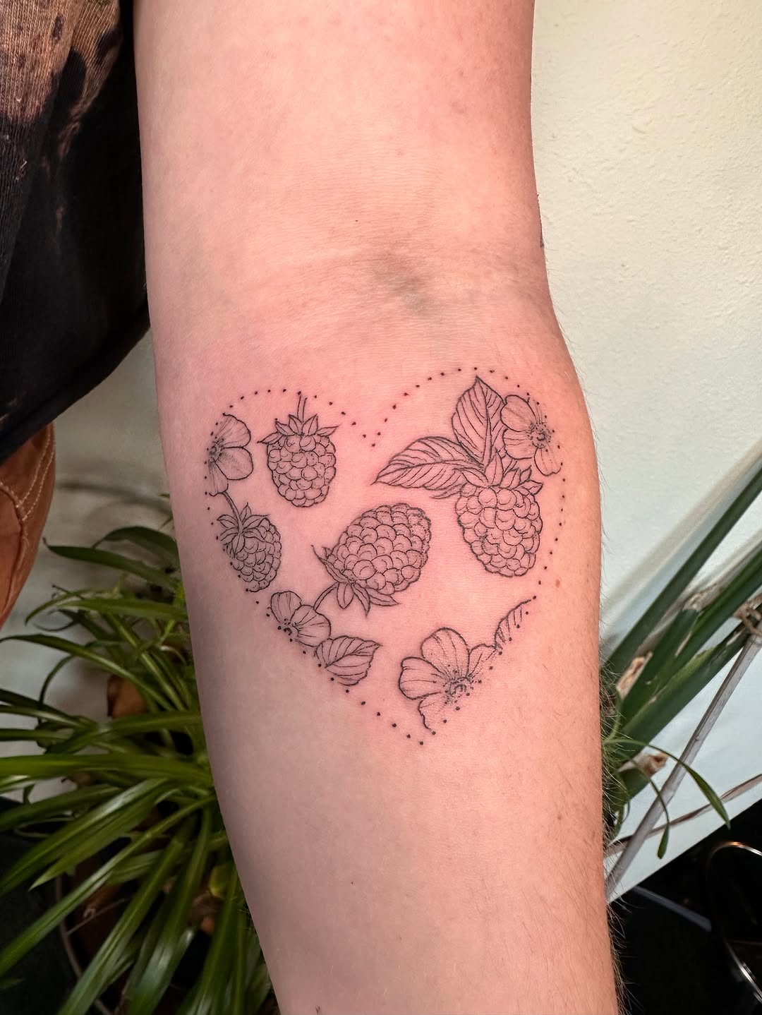 Tattoo by @folkandfernink โ fine_line