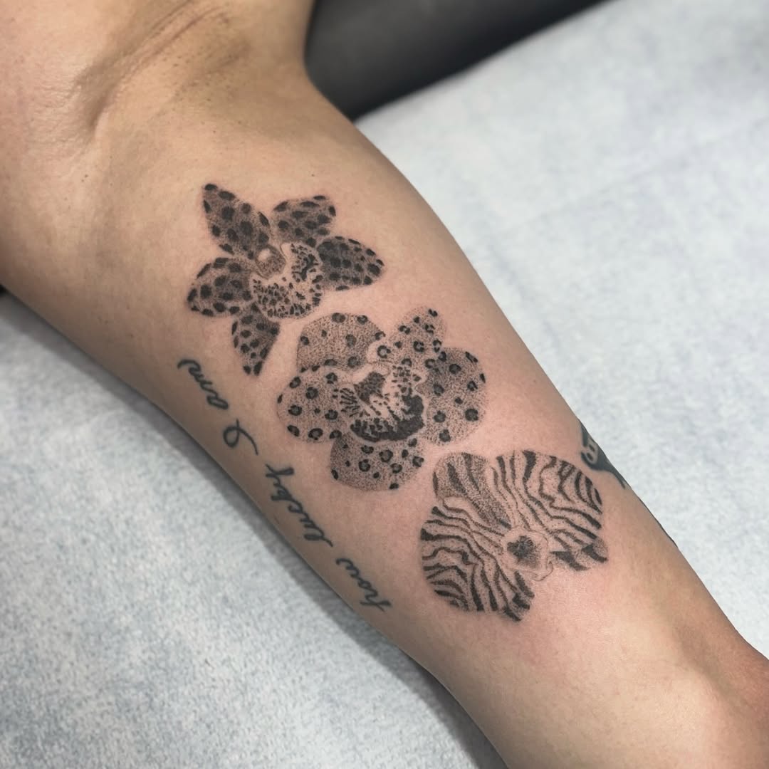Tattoo by @k8.tat — black_and_grey, illustrative