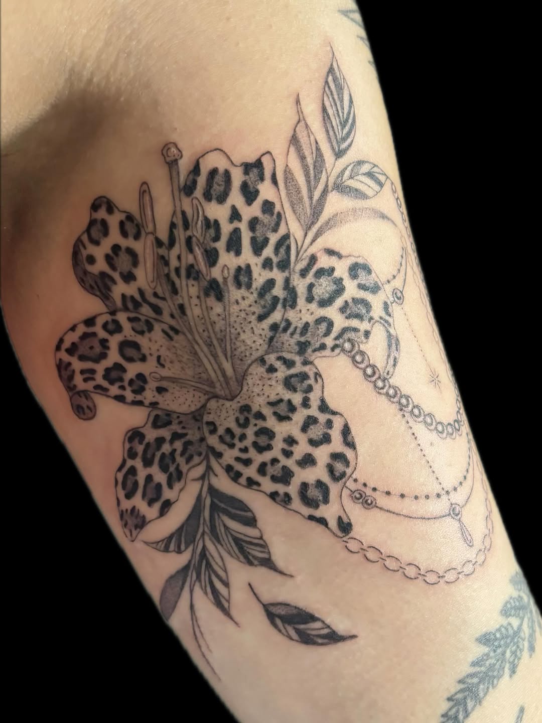 Tattoo by @yese.vibes — black_and_grey, realism